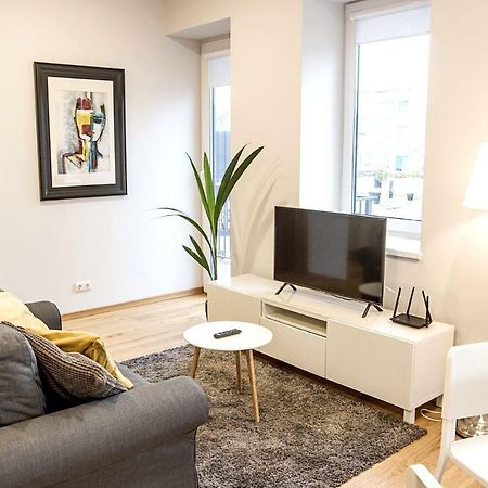Modern 1Bd Apartment In Old Town By Hostlovers カウナス エクステリア 写真